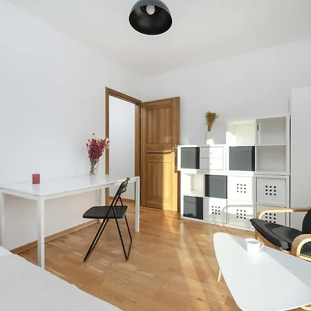 Spacious In With Large Terrace And 2 Parking Spaces By Renters Breslavia