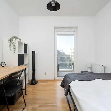 Spacious In With Large Terrace And 2 Parking Spaces By Renters Lägenhet