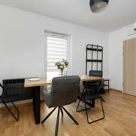 דירה Spacious In With Large Terrace And 2 Parking Spaces By Renters ורוצלב