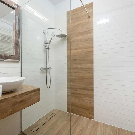 Spacious In With Large Terrace And 2 Parking Spaces By Renters דירה ורוצלב