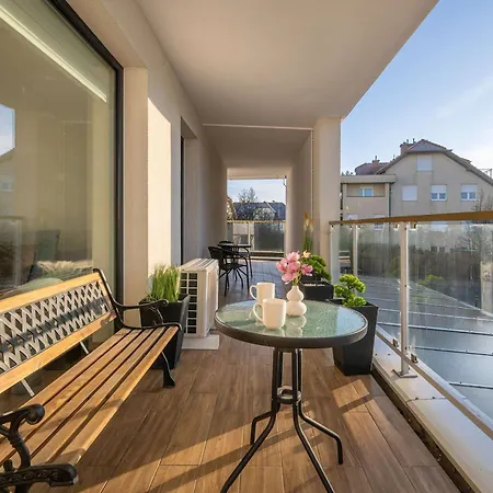 Spacious In With Large Terrace And 2 Parking Spaces By Renters * Wrocław
